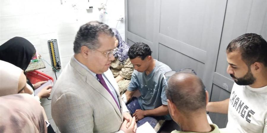 المدير التنفيذي لمستشفيات بنها الجامعية يتابع مصابي حادث تسرب الكلور بوحدة مياه الرملة