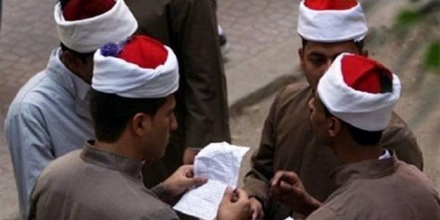 طلاب الثانوية الأزهرية بشمال سيناء يؤدون امتحان مادة الجغرافيا