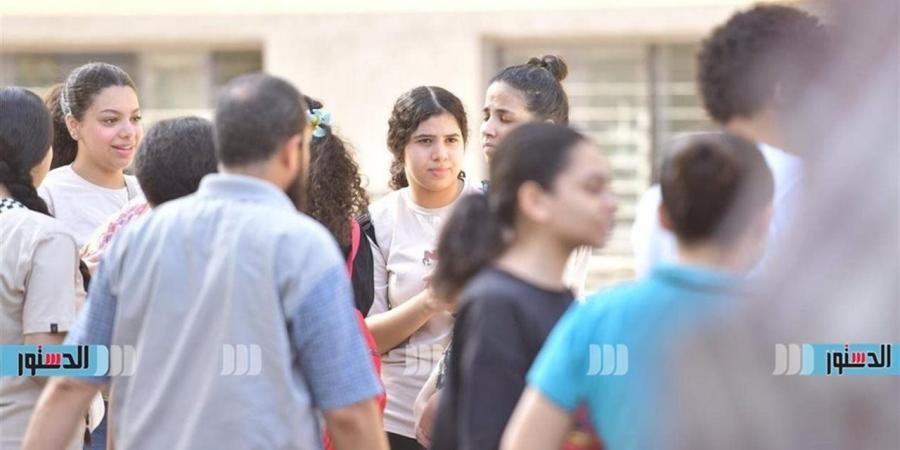 بدء تفتيش طلاب الثانوية العامة قبل دخول اللجان لأداء امتحان اللغة العربية