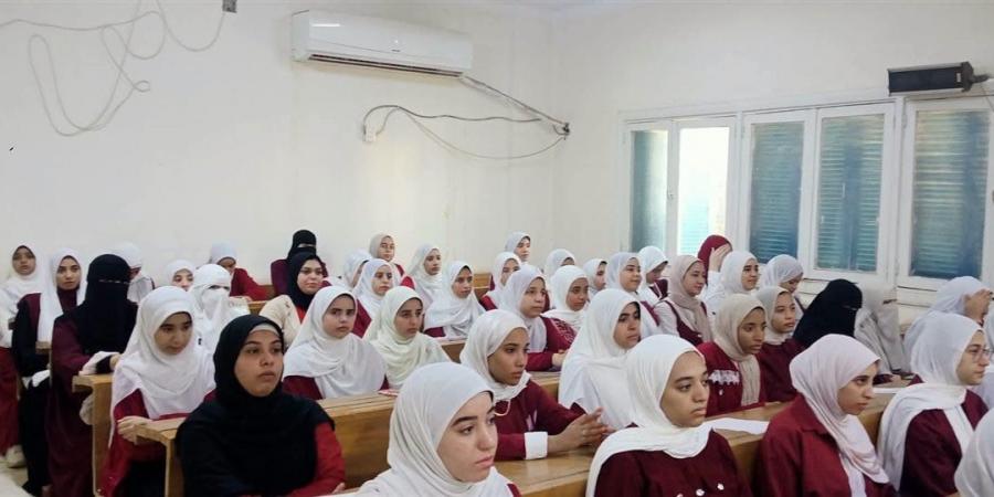 جامعة الأزهر تطلق دورة يونيو للتربية الوطنية لطالبات الوجه القبلي