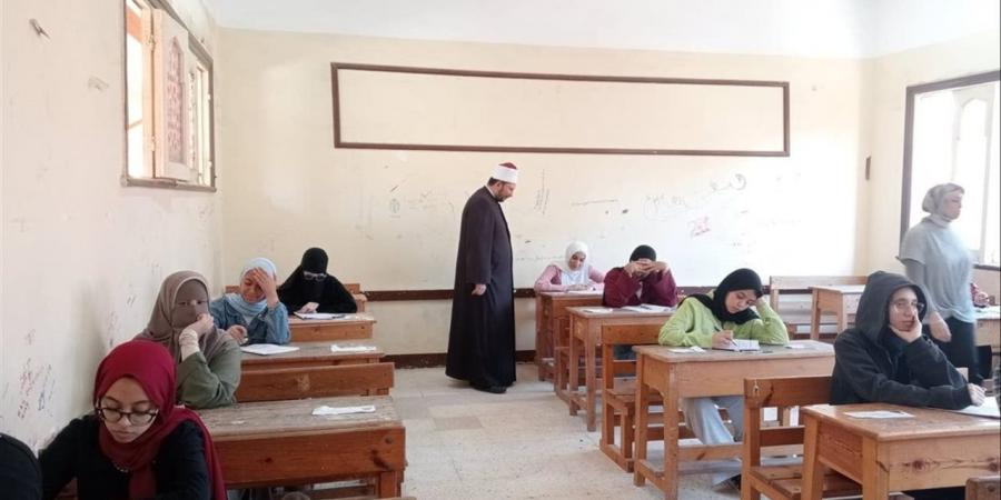التعليم تنفي تسريب امتحان اللغة العربية قبل اللجان: الأوراق المتداولة قديمة