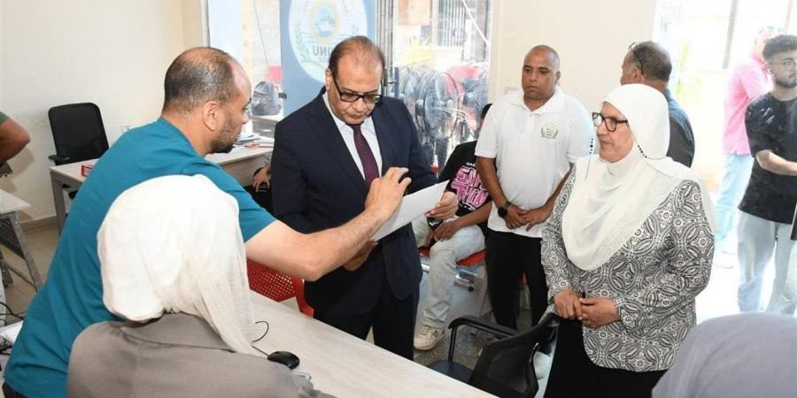 نائب رئيس جامعة الإسماعيلية الجديدة الأهلية يتفقد مكتب التنسيق الإلكتروني