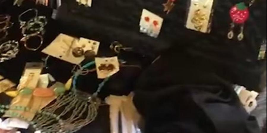 مشغولات "الهاند ميد" تخطف الأنظار في فعاليات "شارع الفن" بوسط البلد (فيديو)