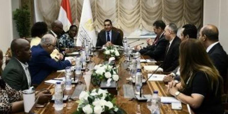 وزير الرياضة يجتمع بممثلى مفوضية الاتحاد الأفريقى لبحث ترتيبات الاستضافة