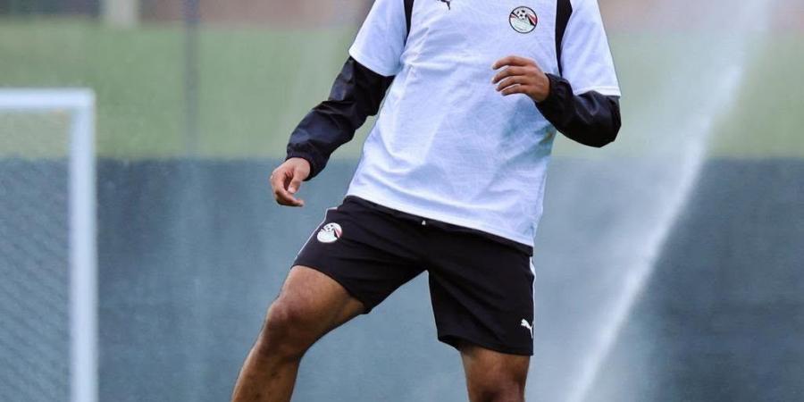 حسام عبد المجيد يظهر بالواقي الطبي فى تدريبات المنتخب الجماعية.. صور