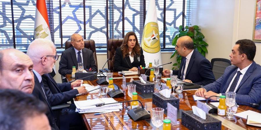 وزيرة التنمية المحلية والبيئة تبحث مع محافظ القاهرة تطوير منظومة الإدارة المتكاملة للمخلفات