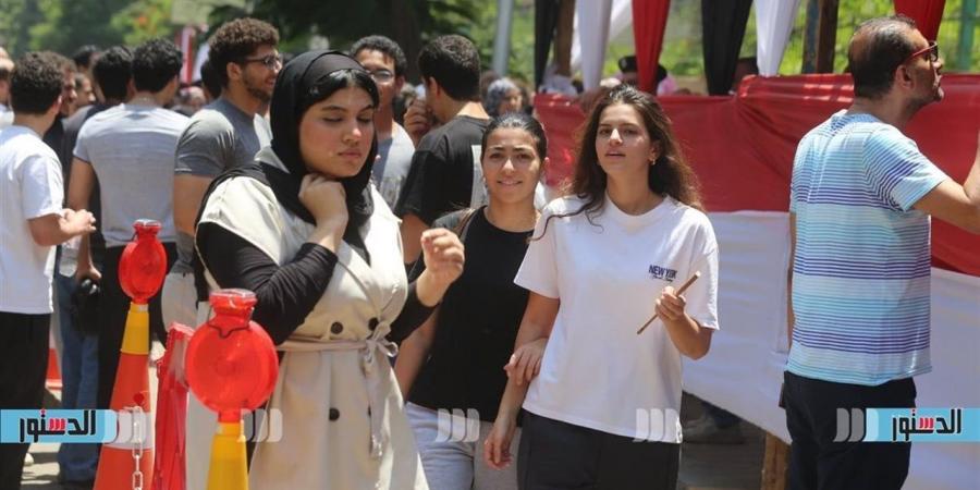 طلاب الثانوية العامة يستعدون لامتحاني الجغرافيا والكيمياء الخميس المقبل في رابع أيام الاختبارات