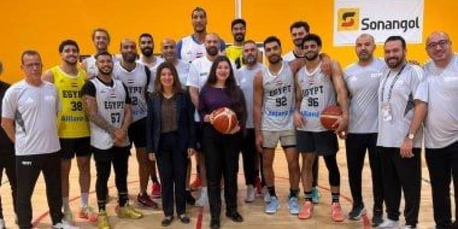 سفارة مصر في أنجولا تستقبل بعثة منتخب السلة.. والسفيرة تتابع التدريبات