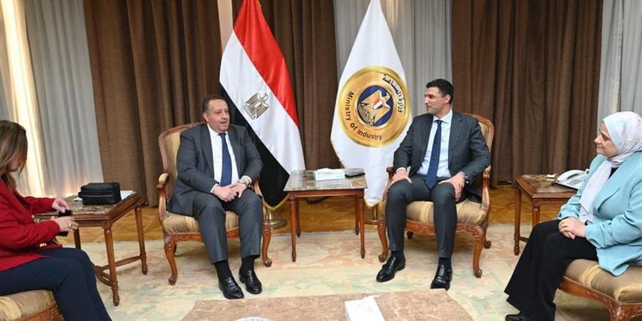 نقيب المهندسين يلتقي وزير الصناعة لبحث آليات الاستفادة من الخبرات والكفاءات الهندسية