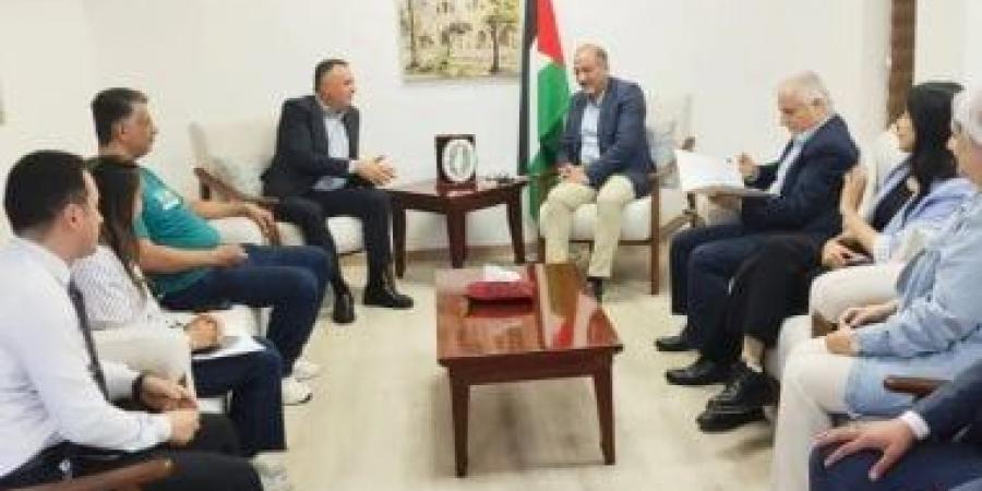نقيب الصحفيين الفلسطينيين يبحث مع مندوب فلسطين آليات تفعيل دور البرلمان العربي