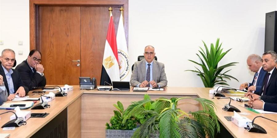 "الرى" تكشف تفاصيل جديدة بشأن منظومة التعامل مع ورد النيل والمخلفات العائمة