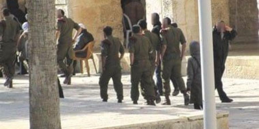 عشرات المستوطنين يقتحمون المسجد الأقصى وسط حراسة شرطة الاحتلال