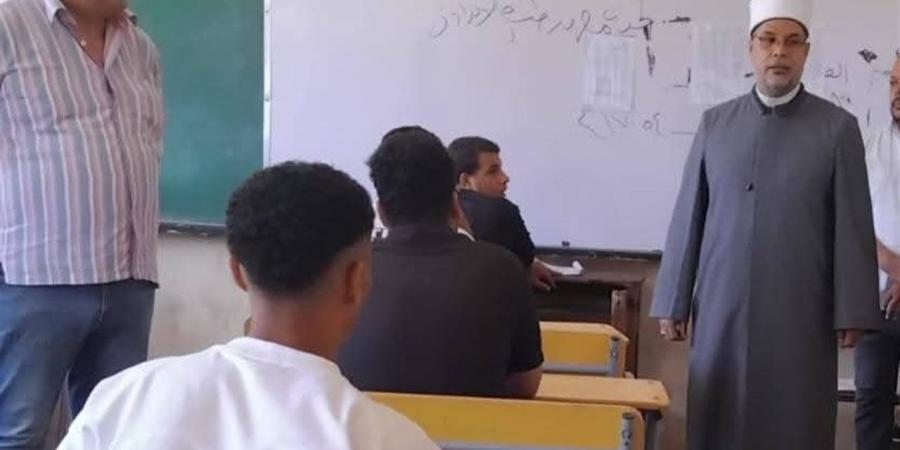 وسط متابعة ميدانية.. طلاب الأدبي يؤدون امتحاني اللغة الأجنبية الثانية والإنشاء بـ"الغربية الأزهرية"
