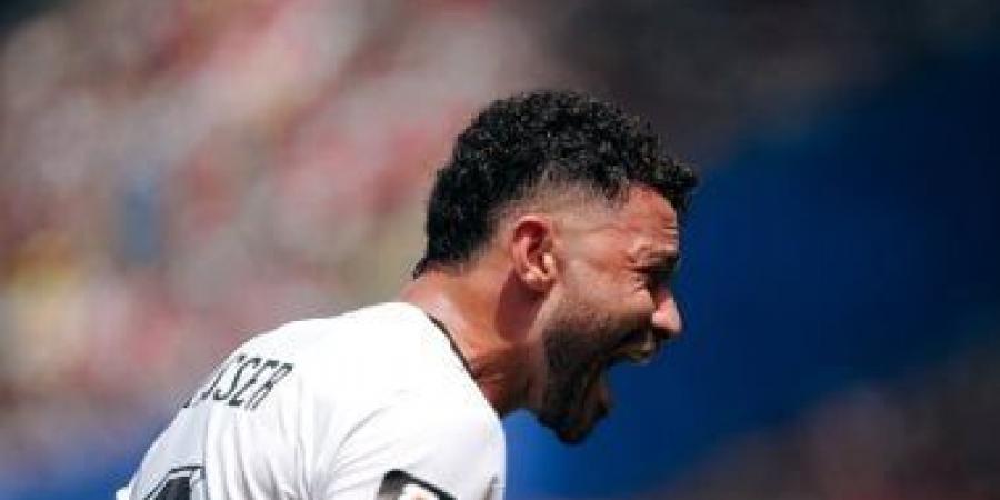 شوبير يحذر مروان عطية وياسر إبراهيم من تغطية الفم فى مباراة أستراليا