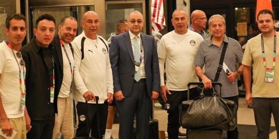 قنصل مصر في هيوستن يستقبل بعثة المنتخب الوطنى «صورة»