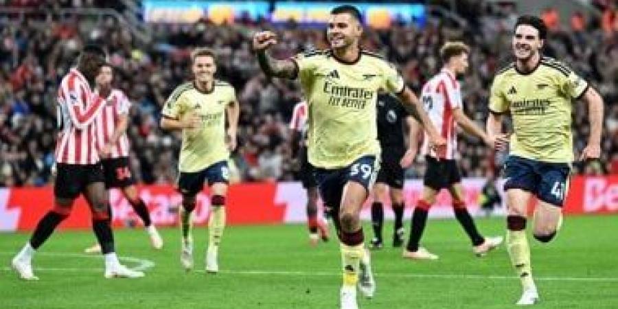 أرسنال يتخطى سندرلاند بثنائية ويتصدر الدوري الإنجليزي.. فيديو