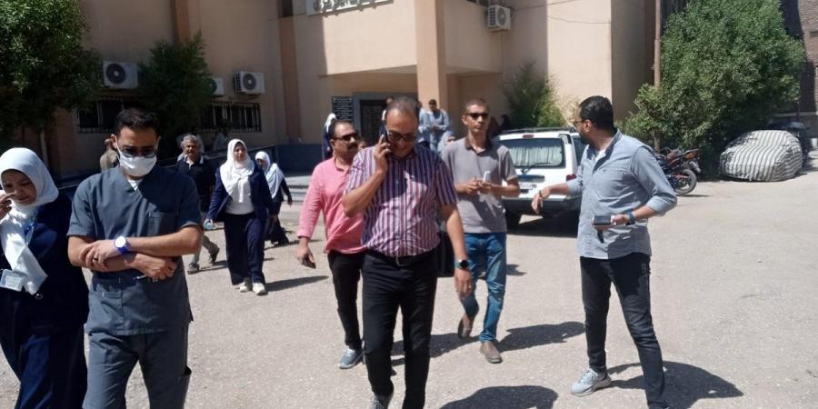 وكيل وزارة الصحة بقنا يفاجئ مستشفى فرشوط المركزي ويتابع سير العمل بالعناية المركزة (صور)