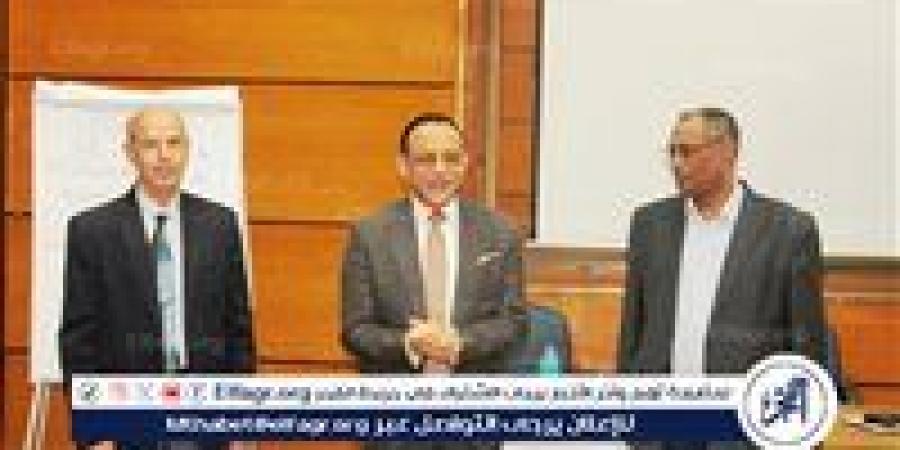 نائب رئيس جامعة أسيوط يتفقد أعمال الدورة التدريبية الثامنة لإعداد المدربين بالجامعة