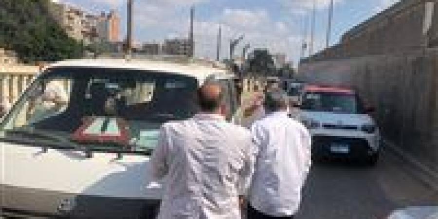 خلال جولته بالمنصورة.. محافظ الدقهلية يرصد مخالفة ميكروباص بجوار كوبري سندوب ويوجه إدارة المرور باتخاذ الإجراءات القانونية الفورية