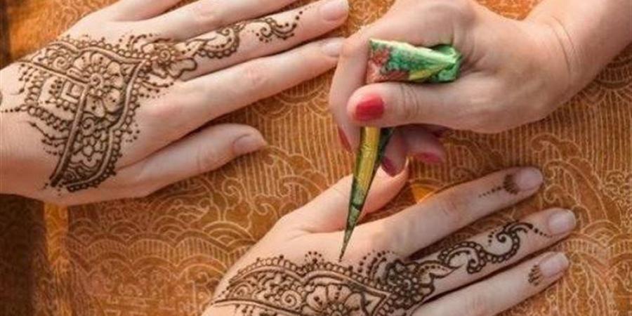 تفسير رؤية الحناء في المنام وعلاقتها بالتخلص من المشكلات