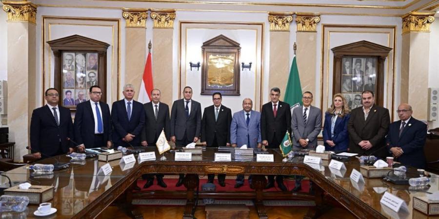 شراكة بين جامعة القاهرة ووزارة العدل لتعزيز الرعاية الصحية لأعضاء الجهات والهيئات القضائية