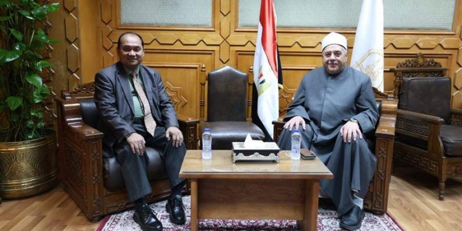 أيمن عبد الغني يستقبل وفدا إندونيسيا لبحث التعاون بين الأزهر ووزارة الشؤون الدينية
