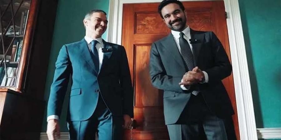 فيديو لممداني وسانشيز يحظى بتفاعل كبير: اليساريون يسجّلون أهدافا بكرات الورق!