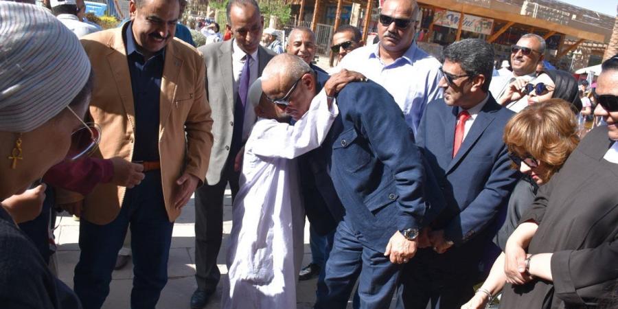 الأقصر تحتفل بـ«يوم السياحة العالمي» في ساحة معابد الكرنك (صور)