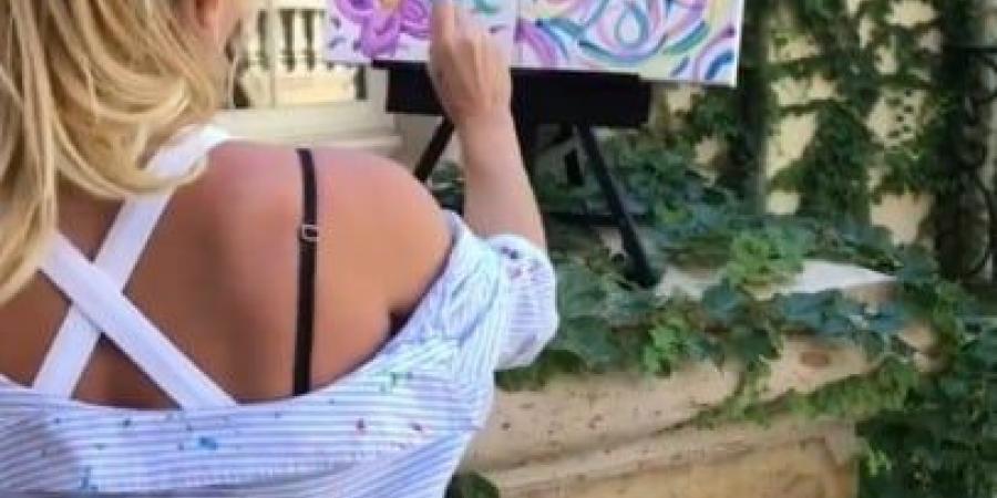 منهم بريتنى وسيلفستر.. 5 فنانين وجدوا شغفهم فى الفن التشكيلى