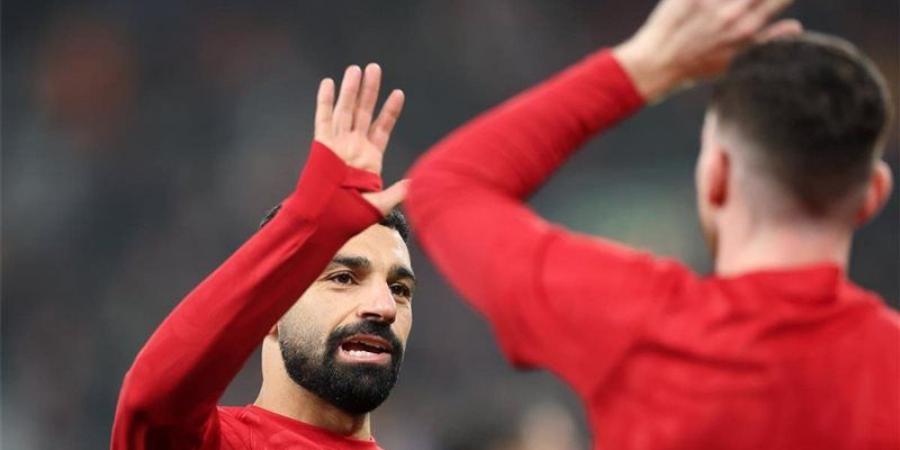 نجم ليفربول السابق مدافعا عن صلاح: لا يمكن وضعه على دكة البدلاء مثل رونالدو
