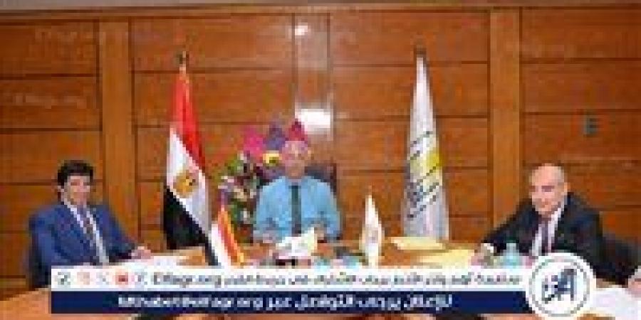 عبدالمولى يترأس اجتماع مجلس إدارة صندوق القرية الأوليمبية بجامعة أسيوط