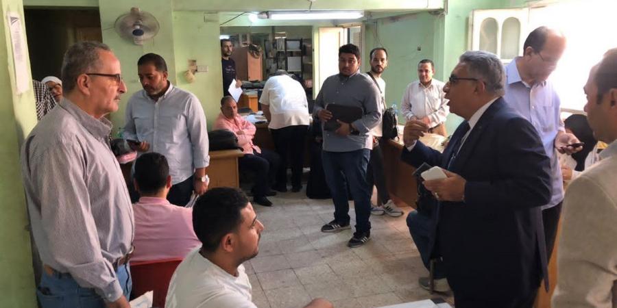 محافظ الدقهلية يتفقد التأمينات الاجتماعية بالمنصورة ويوجه بسرعة صرف مستحقات المقاولين