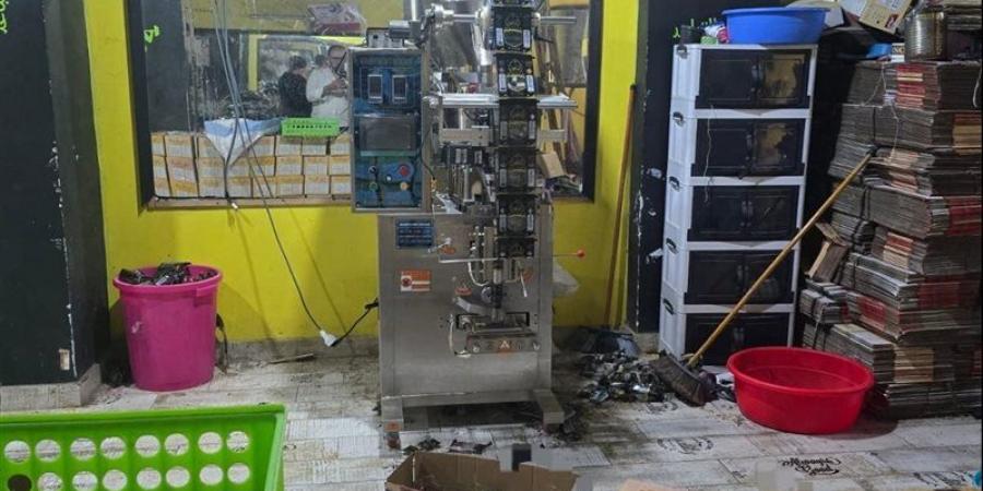 مخلوط بألوان صناعية ضارة، ضبط طن لب داخل مصنع أغذية غير مرخص بالقليوبية