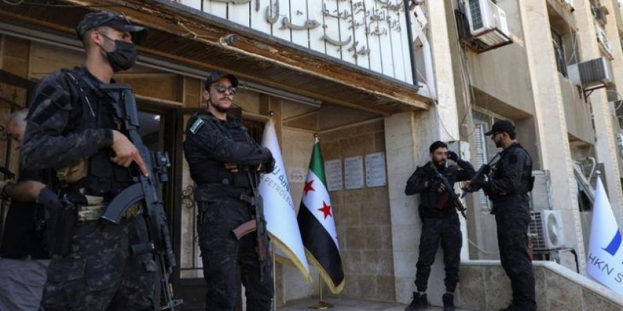 اعتقال سجان سابق في النظام السوري المخلوع متهم بتعذيب مدنيين وقتلهم