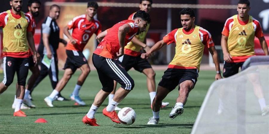عموتة يطمئن على بدلاء الأهلي في ودية اليوم