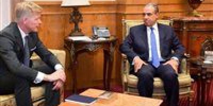 وزير الخارجية يبحث مع المبعوث الخاص للأمين العام للأمم المتحدة لليمن آخر تطورات الأوضاع باليمن