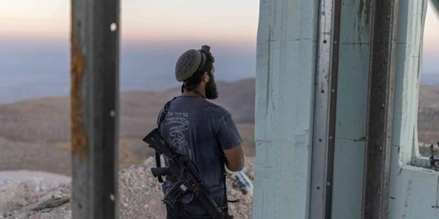مُنِعا من العودة لإسرائيل… والتهمة: “مشاركتهما في حماية الفلسطينيين من عنف المستوطنين”
