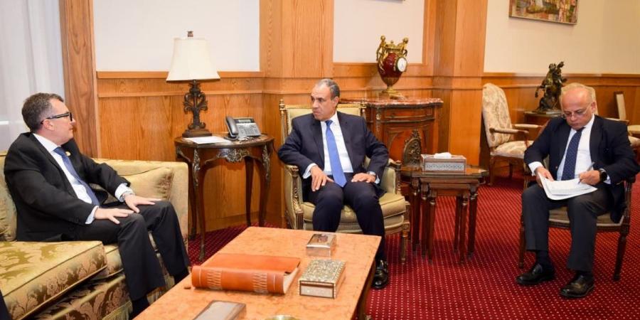 تفاصيل لقاء وزير الخارجية مع وزير التخطيط والتنمية الاقتصادية (صور)