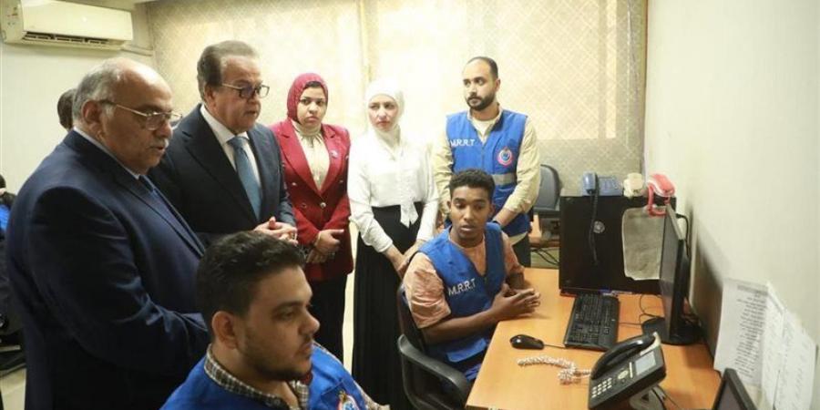 وزير الصحة يتفقد مركز الخدمات الطارئة 137 ويشدد على سرعة الاستجابة لاحتياجات المواطنين