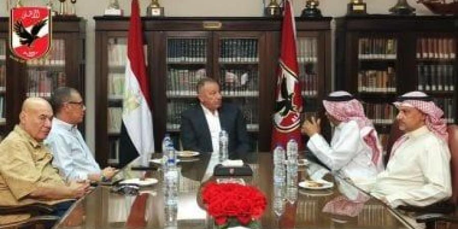 الخطيب يستقبل وفد الاتحاد العربى للكرة الطائرة