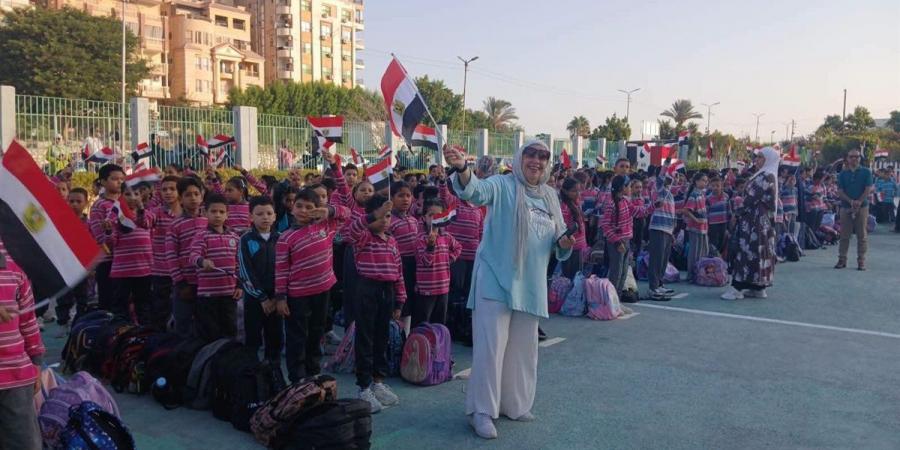 وكيل تعليم الإسماعيلية يتابع انتظام الدراسة بمدرسة دوحة الزمان