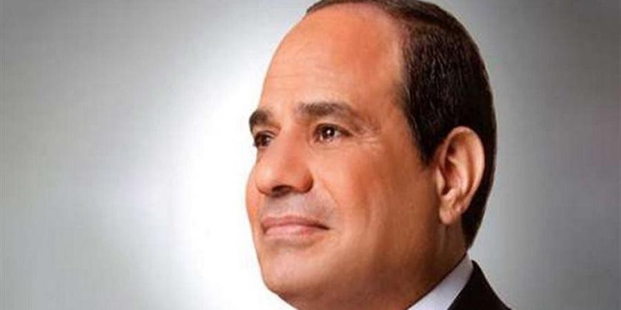 السيسي يلتقط صورة تذكارية مع المشاركين في منتدى مصر للتعدين