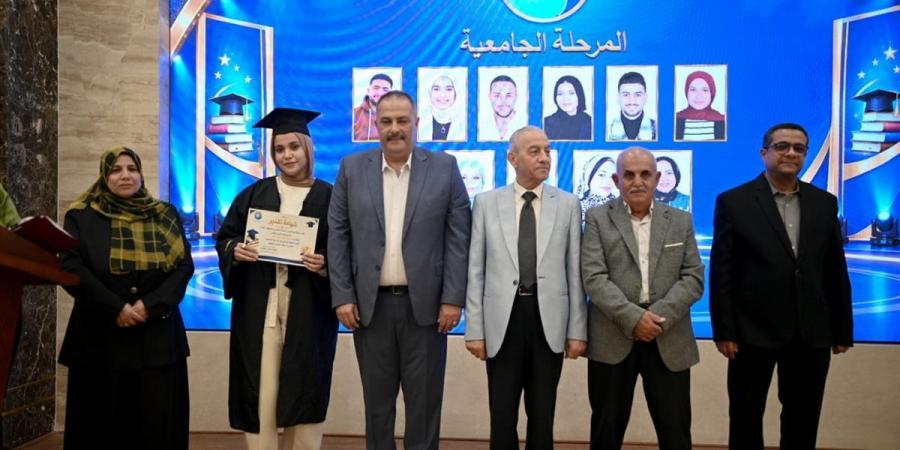 رئيس شركة مياه الشرب والصرف بمحافظات القناة يكرِّم أبناء العاملين المتفوقين دراسيًا