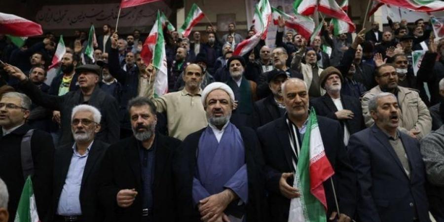 إيران تسجن نائبا متشددا على خلفية مقال انتقد فيه رئيس البرلمان