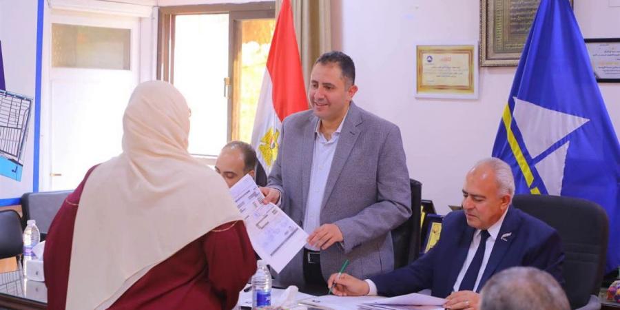 محافظ دمياط يبحث شكاوى ومطالب أهالي فارسكور