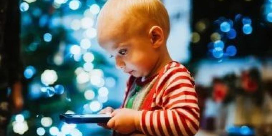 آبل تعزز حماية الأطفال على آيفون وآيباد وماك بميزات رقابة جديدة