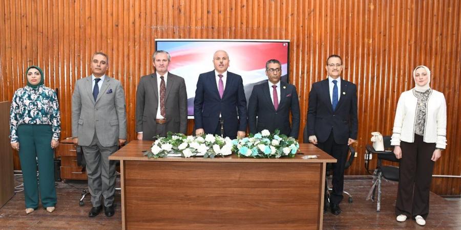 كلية العلاج الطبيعي بجامعة قناة السويس تعقد لقاء تعريفيا للطلاب