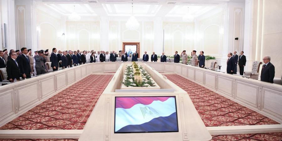 6 صور ترصد تفاصيل اجتماع الرئيس السيسي مع مجلسي الوزراء والمحافظين