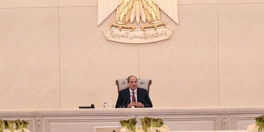 السيسي يقود جهود رفع الوعي والحفاظ على الدولة ومؤسساتها.. سلاح مصر في مواجهة ما يُحاك ضدها.. رسائل رئاسية متكررة لتحصين الجبهة الداخلية وإدراك حقيقة التحديات.. والدعوة للعمل والفهم والصبر