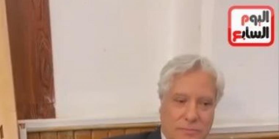 عبد الناصر محمد يساند مدحت عبد الهادي فى عزاء والدته.. فيديو